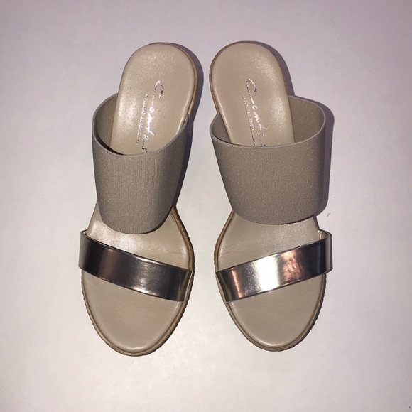 contesa italian shoemakers Shoes - NWT Taupe & Gold Wedges